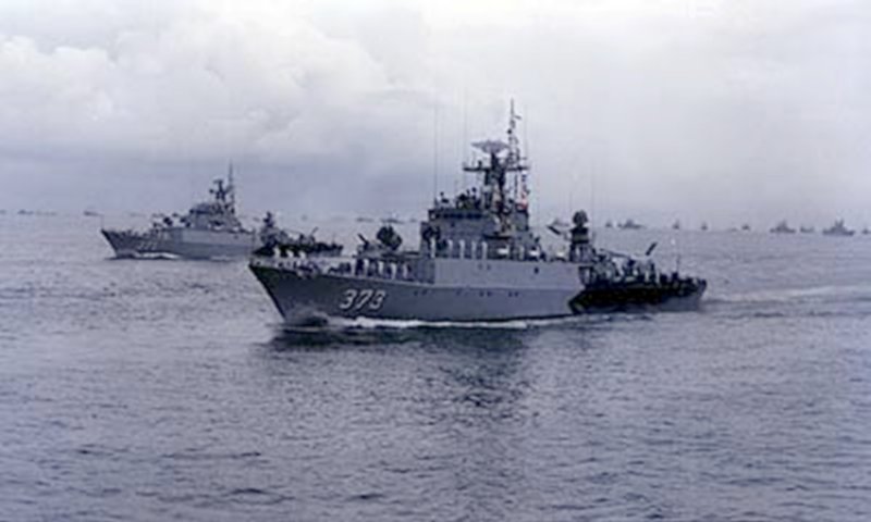 KRI-Nuku (373).jpg (45597 bytes)